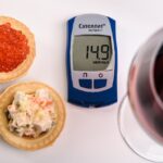 Cibi salutari per ridurre il colesterolo: frutta, verdura e cereali integrali.