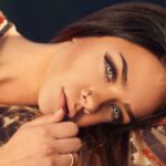 Sopracciglia folte e ben curate grazie a un metodo rapido dell'esperta in bellezza.